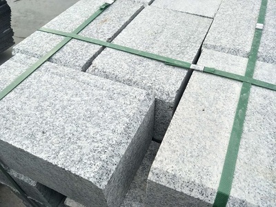成都仿花崗巖路沿石道路的施工方式